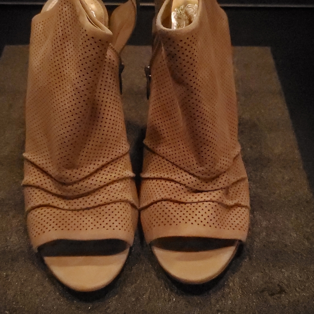 Vince Camuto Women's Peep Toe Perforated Heeled Ankle Boots Tan Size 10